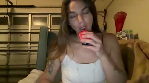 Snapshot of hoodhippy chatting on July 14, 6:40 am HoodHippy online show from July 14, 6:40 am