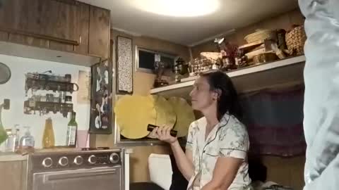 Snapshot of hoodoou chatting on December 20, 5:03 am hoodoou online show from December 20, 5:03 am