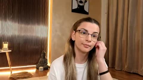 Snapshot of hope_for_fun chatting on May 27, 8:17 pm Chloe online show from May 27, 8:17 pm