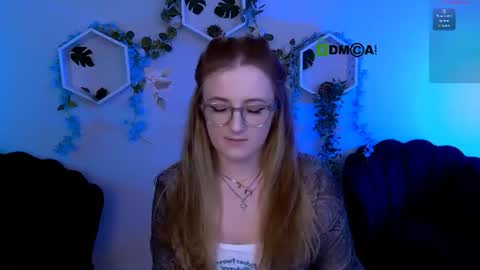 Snapshot of hope_shadow chatting on June 11, 7:12 pm hope_shadow online show from June 11, 7:12 pm