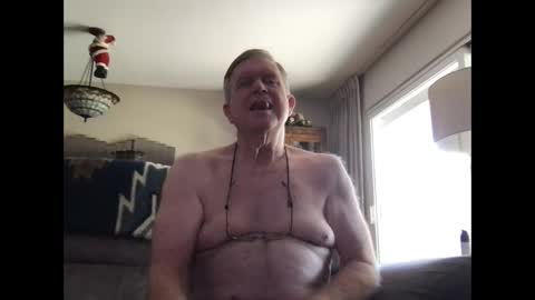 Snapshot of horndog69b chatting on December 16, 6:27 pm horndog online show from December 16, 6:27 pm