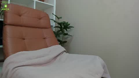Snapshot of horny_and_wild chatting on August 5, 11:13 am Naomi online show from August 5, 11:13 am