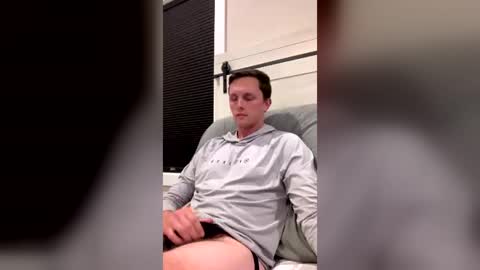 Snapshot of horny_dad_33 chatting on July 3, 2:29 am horny_dad_33 online show from July 3, 2:29 am