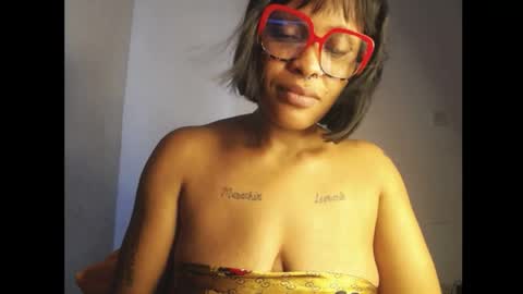 horny_ebonygirl_ online show from May 1, 2:21 pm