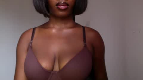 Snapshot of horny_goddess_delilah chatting on May 24, 11:59 am delilah online show from May 24, 11:59 am
