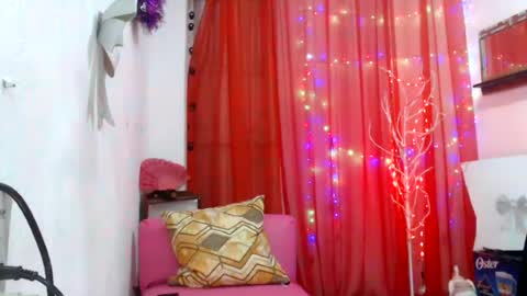 Snapshot of horny_mommy17 chatting on June 15, 3:14 pm armina online show from June 15, 3:14 pm