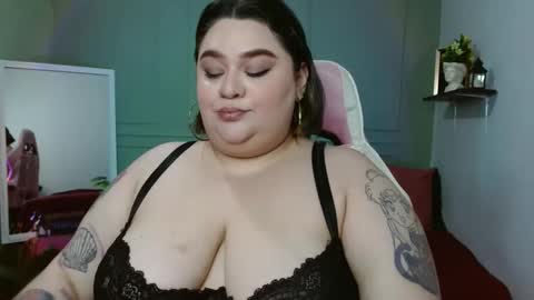 Snapshot of horny_neighbors_ chatting on December 14, 9:29 am onlyTiffany I broke up with frank 10 days ago online show from December 14, 9:29 am