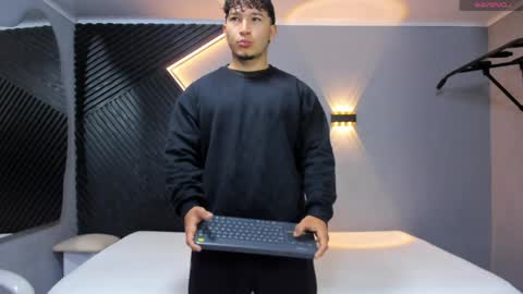 horny_nick18 online show from April 25, 11:35 am