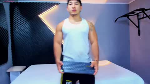horny_nick18 online show from May 6, 11:37 am
