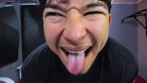 horny_nick18 online show from May 7, 1:49 pm