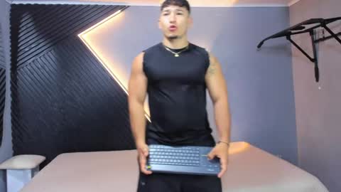 horny_nick18 online show from May 14, 11:17 am