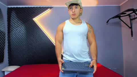 horny_nick18 online show from June 5, 12:11 pm