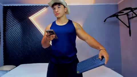 horny_nick18 online show from June 18, 11:25 am
