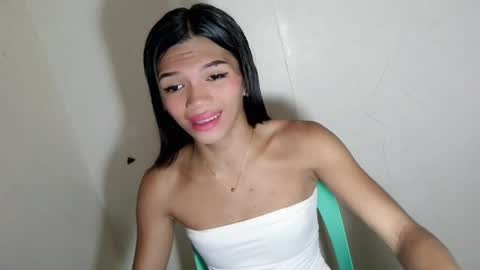 Snapshot of horny_rhiana chatting on June 7, 3:21 am Rhiana online show from June 7, 3:21 am