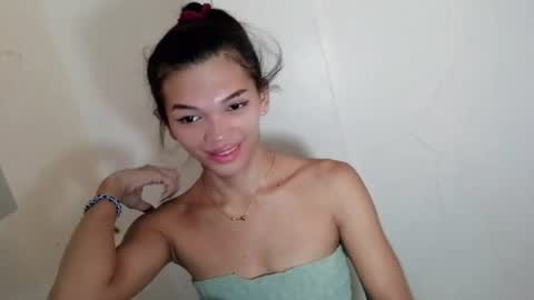 Snapshot of horny_rhiana chatting on June 17, 3:20 am Rhiana online show from June 17, 3:20 am