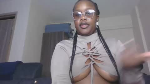 Snapshot of horny_sexxy_babe chatting on May 27, 1:57 am Lucy online show from May 27, 1:57 am