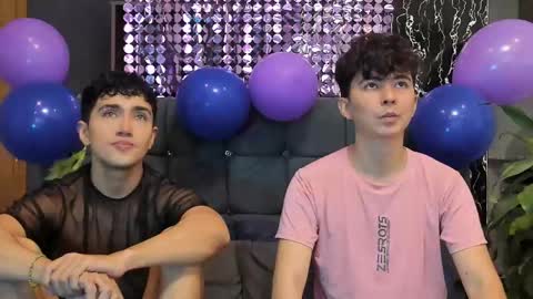 Alex and Camilo online show from February 23, 9:59 pm