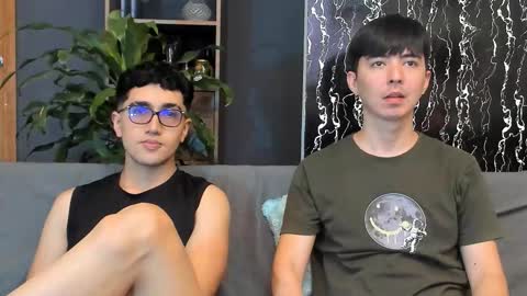 Alex and Camilo online show from September 22, 8:44 pm