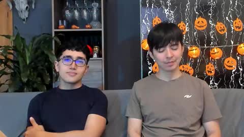 Alex and Camilo online show from October 26, 8:37 pm