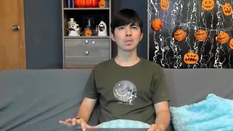 Alex and Camilo online show from November 2, 8:22 pm