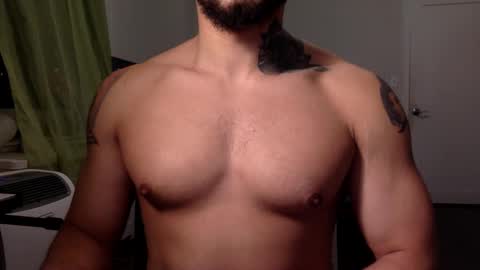 Snapshot of hornybbcxx chatting on December 22, 1:01 am hornybbcxx online show from December 22, 1:01 am