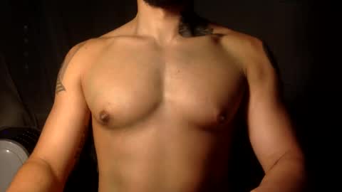 Snapshot of hornybbcxx chatting on October 26, 4:29 am hornybbcxx online show from October 26, 4:29 am