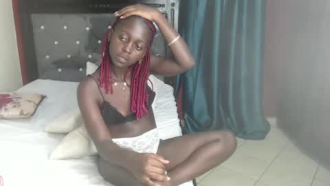 Snapshot of hornybella4 chatting on February 2, 3:28 pm Bella online show from February 2, 3:28 pm