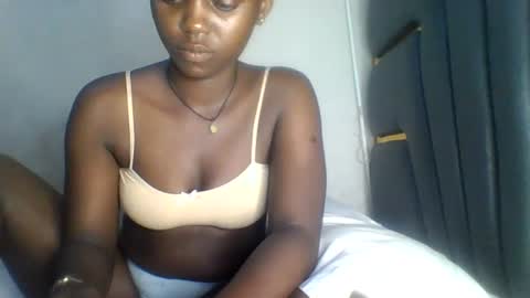 Snapshot of hornybella84 chatting on July 5, 5:36 am Bella online show from July 5, 5:36 am