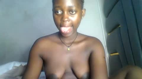Snapshot of hornybella84 chatting on July 10, 5:01 am Bella online show from July 10, 5:01 am