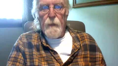 Snapshot of hornyinohio9 chatting on May 25, 3:40 pm HornyInOhio9 online show from May 25, 3:40 pm
