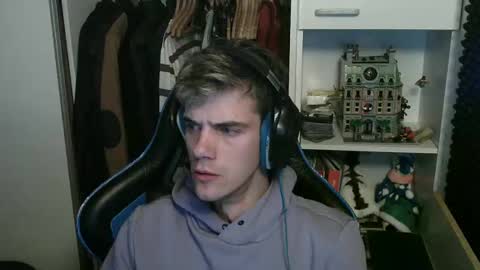 Snapshot of hornyjoey1 chatting on November 13, 7:24 pm Joey online show from November 13, 7:24 pm