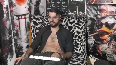 Snapshot of hornymaster93 chatting on October 28, 8:33 pm hornymaster online show from October 28, 8:33 pm