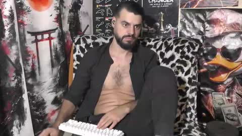 Snapshot of hornymaster93 chatting on November 17, 7:52 pm hornymaster online show from November 17, 7:52 pm