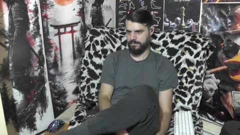 Snapshot of hornymaster93 chatting on December 4, 4:22 am hornymaster online show from December 4, 4:22 am