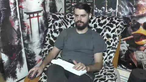 Snapshot of hornymaster93 chatting on December 5, 5:27 am hornymaster online show from December 5, 5:27 am