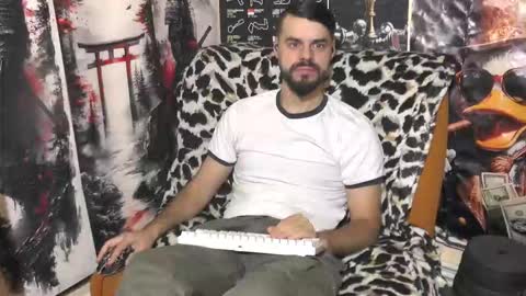 Snapshot of hornymaster93 chatting on December 15, 7:56 am hornymaster online show from December 15, 7:56 am