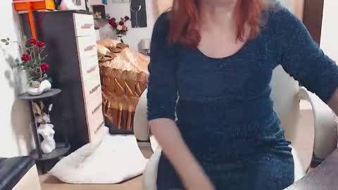 Snapshot of hornymomfuck chatting on November 15, 6:37 pm Aimi online show from November 15, 6:37 pm