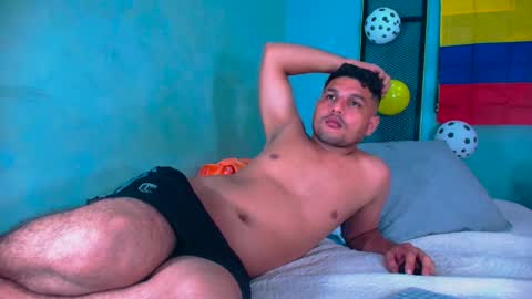 hornyshow1 online show from May 30, 4:20 am