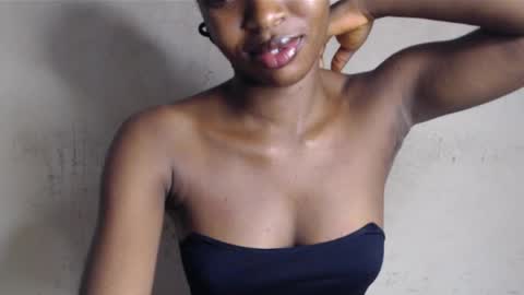 Snapshot of hornyslut_xx chatting on May 9, 4:34 pm Bella online show from May 9, 4:34 pm