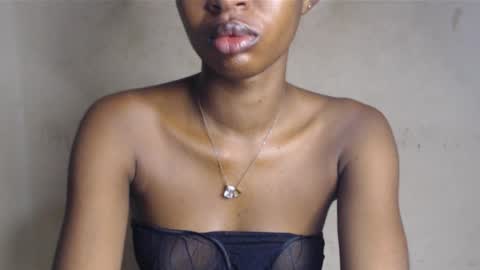 Snapshot of hornyslut_xx chatting on May 25, 8:53 am Bella online show from May 25, 8:53 am