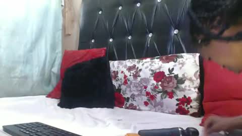 Snapshot of hornysnowie23x chatting on October 7, 10:34 am hornysnowie23x online show from October 7, 10:34 am