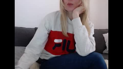 Snapshot of hornyssima chatting on May 17, 2:24 pm Hornyssima online show from May 17, 2:24 pm