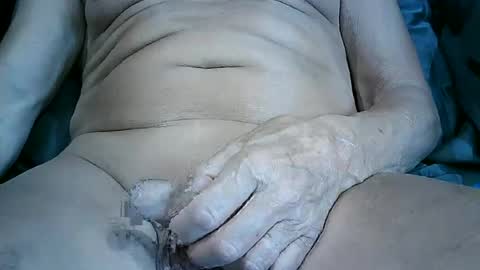 Snapshot of hornytomuk1 chatting on June 18, 8:14 am hornytomuk1 online show from June 18, 8:14 am