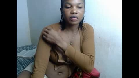 Snapshot of hornyxbum chatting on November 11, 10:54 pm hornyxbum online show from November 11, 10:54 pm