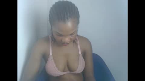 Snapshot of hornyxbum chatting on December 17, 7:58 am hornyxbum online show from December 17, 7:58 am