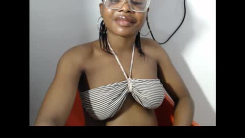 Snapshot of hornyxbum chatting on February 6, 10:46 pm hornyxbum online show from February 6, 10:46 pm