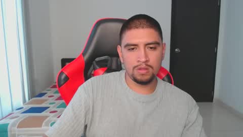 Snapshot of hot__husbands chatting on February 25, 6:53 pm hot__husbands online show from February 25, 6:53 pm