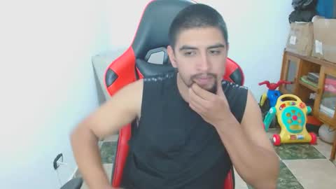 Snapshot of hot__husbands chatting on November 17, 12:38 am hot__husbands online show from November 17, 12:38 am