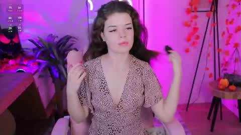 hot__tiny online show from November 4, 7:18 am