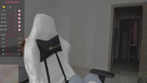 Snapshot of hot_babayaga chatting on September 16, 8:37 am   online show from September 16, 8:37 am